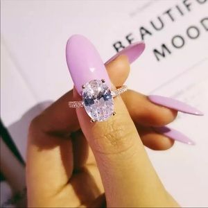 New Women’s 925 Silver Beautiful Oval Diamond Ring